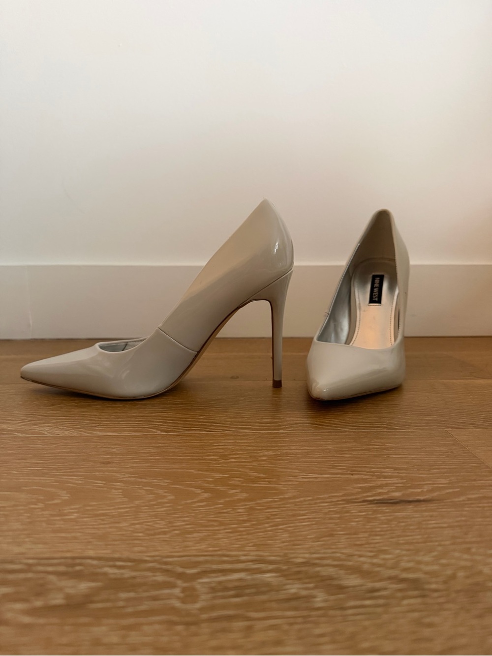 Nine West Patent Pointed-Toe Pumps in Light Gray gently worn